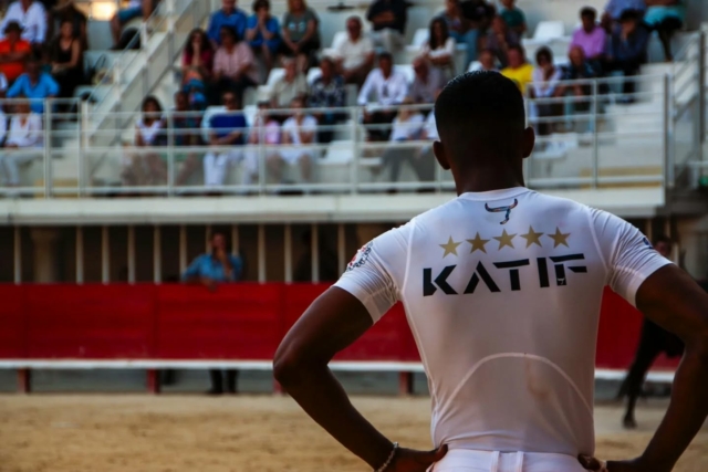 🐂 REPORTAGE PHOTO 🐂

Merci à tous d'être venu pour cette course, avec de très bons quarts d'heure de Fanfan, Artaban, Sohan, et surtout Lichou, meilleur taureau de la course. 

Nous sommes heureux d'avoir pu rendre hommage à Frédéric Durand.

Prochaine course, le 17 juillet avec "L'HERAULT EN PISTE" 

🐎 En attendant le retour des taureaux, c'est le spectacle La Cavalerie Enchantée, qui viendra illuminer nos arènes pour une 7e édition, ce samedi 14 juin.

🎫 BILLETTERIE ⬇️
https://www.arenesdelunel.fr/billetterie/

☎️ 0631131901

🏟️ Aux guichets des arènes, tous les jours, de 10h à 13h 

📸 @timothe_rodron_

#coursescamarguaises #cavalerieenchantée #lunel #arenesdelunel #hastaluego