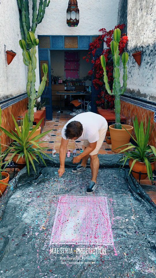 🎨 Dans les coulisses de la création…

Avant que l’affiche de notre corrida extraordinaria ne prenne vie, il y a le geste, la matière, l’inspiration...

📍 C’est dans l’atelier de @jonathanveyrunes, tout proche de Séville, que tout commence. Trait après trait, couleur après couleur, il donne forme à l’âme de notre corrida, à l’émotion de nos arènes, à l’instant suspendu que nous vivrons ensemble le 20 juillet.

🖌️ Un travail de création sur-mesure, moderne, qui révèle toute la force symbolique de cet art.

🐂 Pour rappel : Lea Vicens, Sébastien Castella, Alejandro Talavante et Olga Casado seront au Cartel de cette corrida unique.

🗓️ CORRIDA EXTRAORDINARIA - 20.07.2025

🎫 BILLETTERIE ⬇️
💻https://www.arenesdelunel.fr/2025-07-20-corrida-dimanche-20-juillet-2025-17h30/
📱 0631131901
🏟️ Aux guichets des arènes, tous les jours de 10h à 13h

#ArènesDeLunel #Corrida #AfficheCorrida #tradition #Lunel #cartel #extraordinaria #veyrunes #vicens #talavante #castella #casado